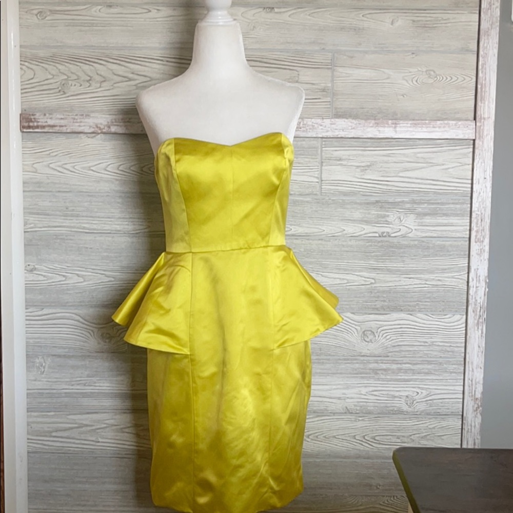 Trina Turk 100% silk peplum dress size 4 yellow